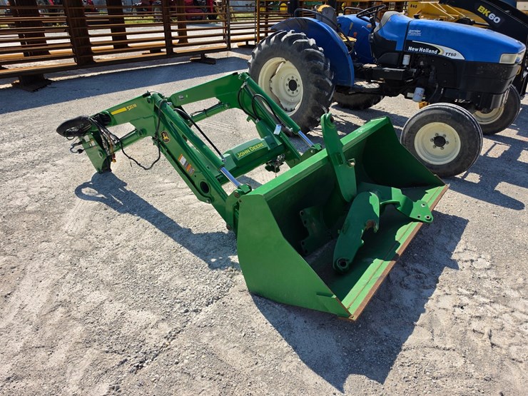 2019-john-deere-520m-image-10