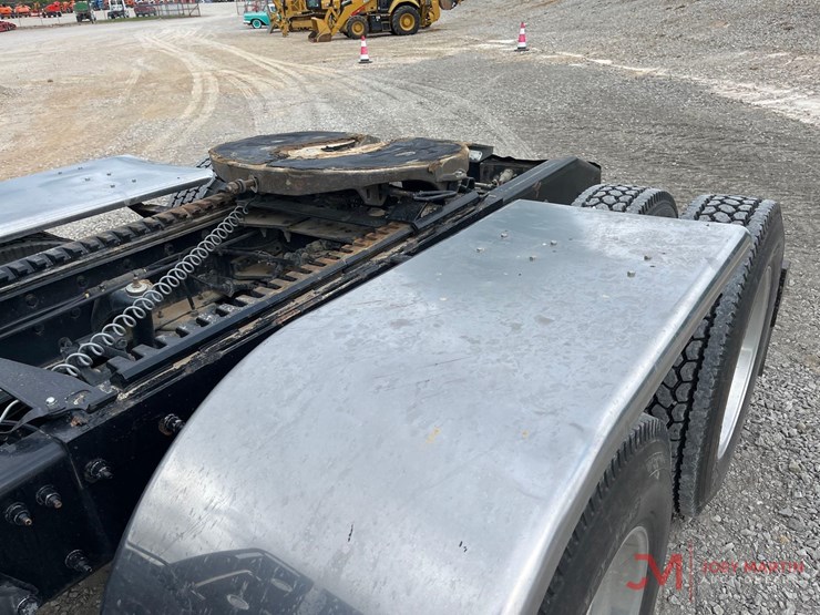 2019-peterbilt-389-image-9