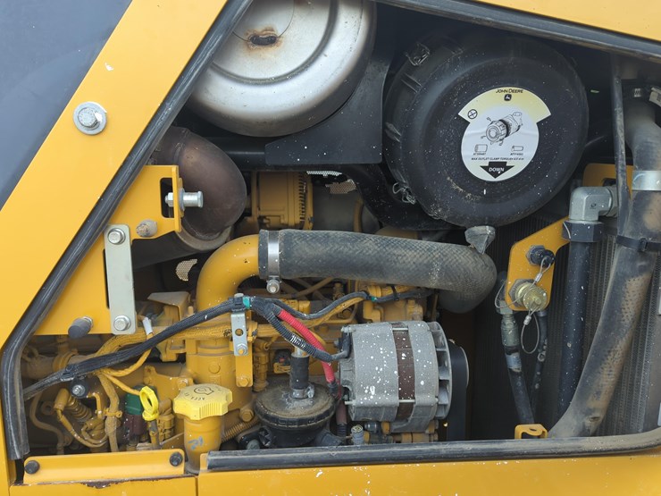 2022-deere-700l-xlt-image-17