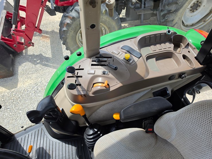 2016-john-deere-5100e-image-15