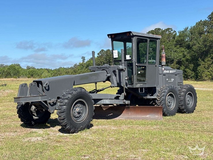 1986-deere-570a-image-1