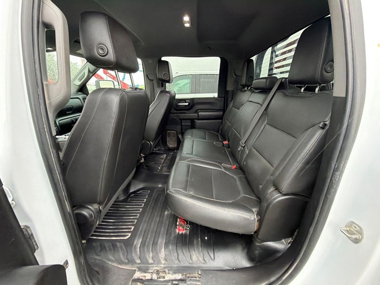 2022-chevrolet-3500-image-14