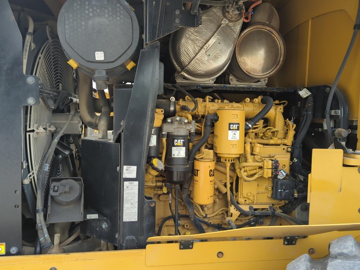 2022-caterpillar-930m-image-11