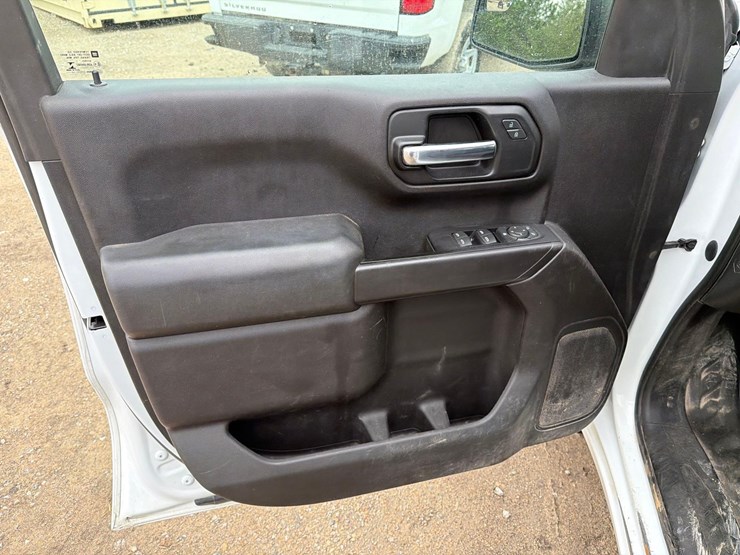 2020-chevrolet-1500-image-18