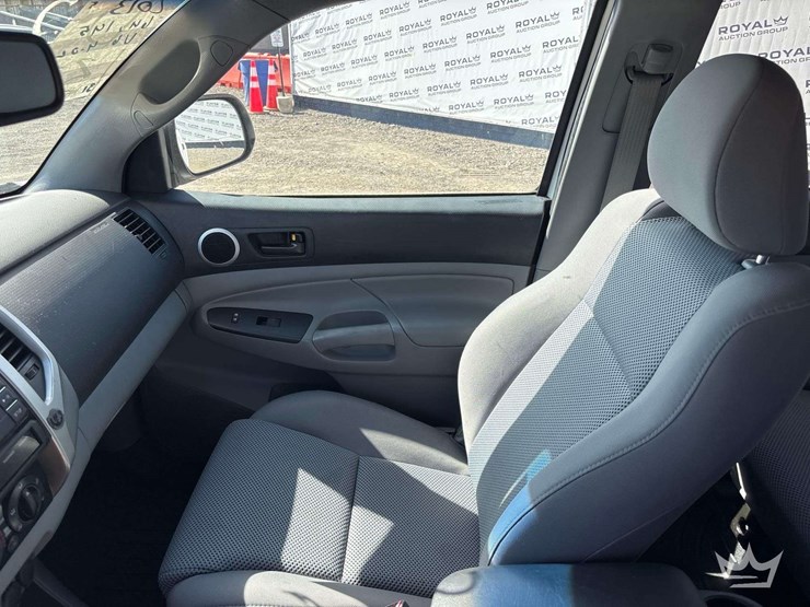 2013-toyota-tacoma-image-17