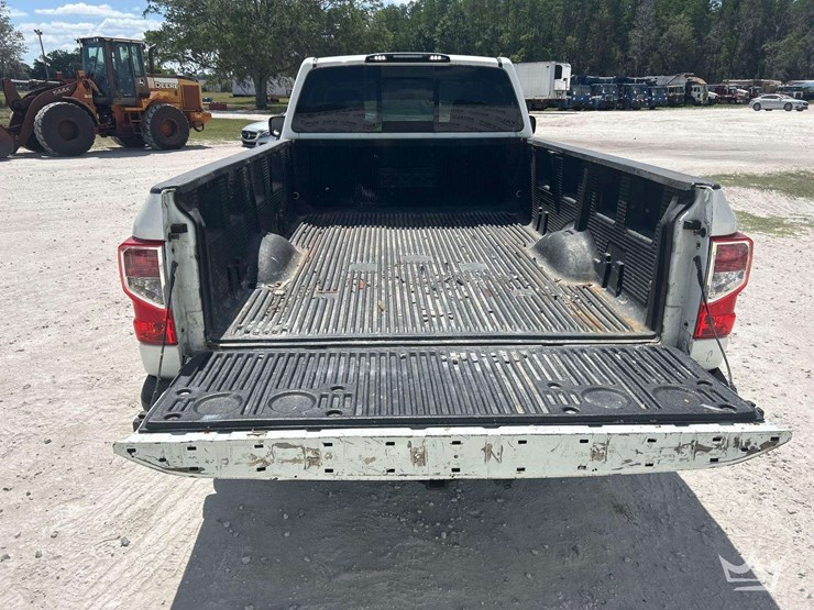 2017-nissan-titan-image-18