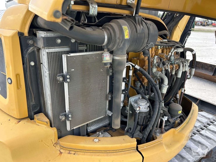 2013-caterpillar-305.5e-image-8