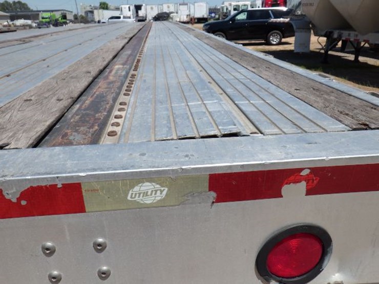 2011-utility-flatbed-image-14