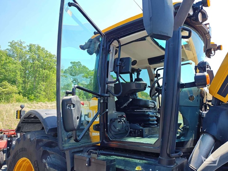 2022-jcb-fastrac-4220-image-13