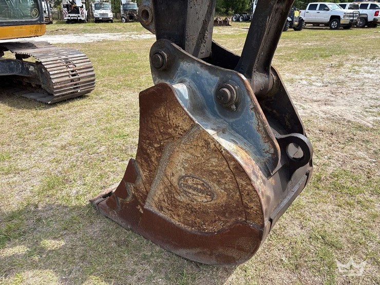2017-deere-210g-image-8
