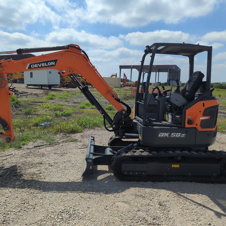 DEVELON DX50Z-7