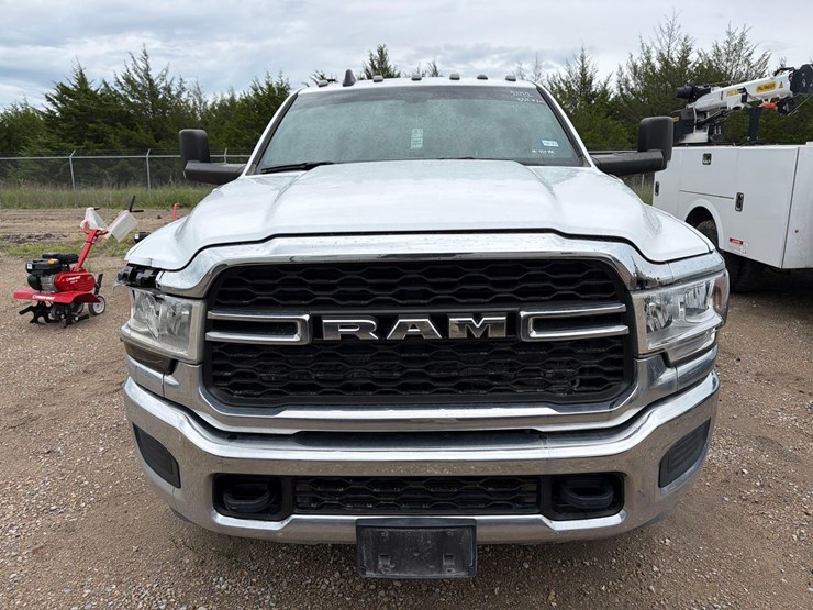 2022-dodge-3500-image-6