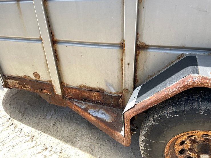#2010-•-2004-corn-pro-16'-tandem-axle-livestock-trailer-(has-wi-title)-image-37
