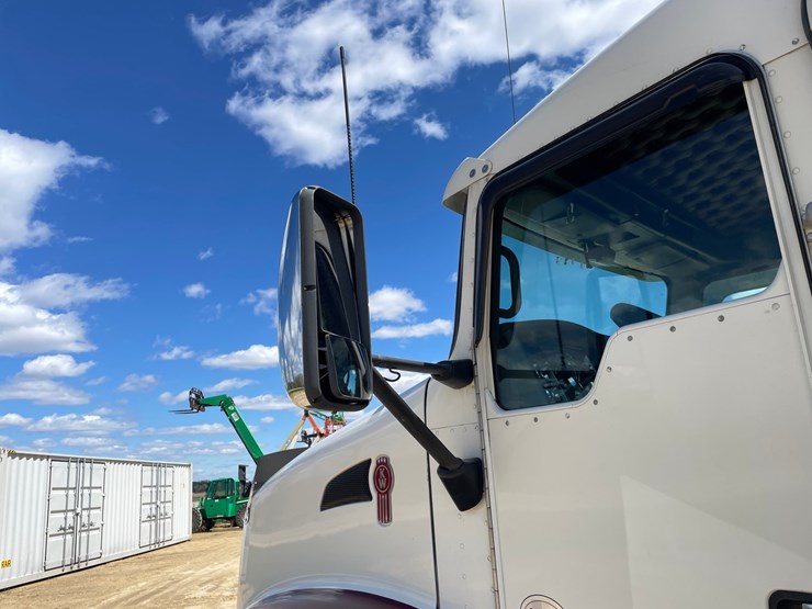 2013-kenworth-t660-image-40