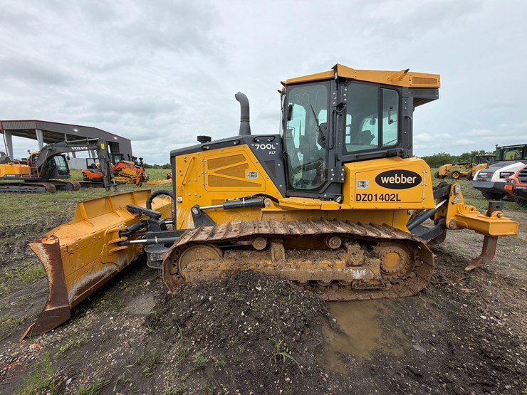2022-deere-700l-xlt-image-1