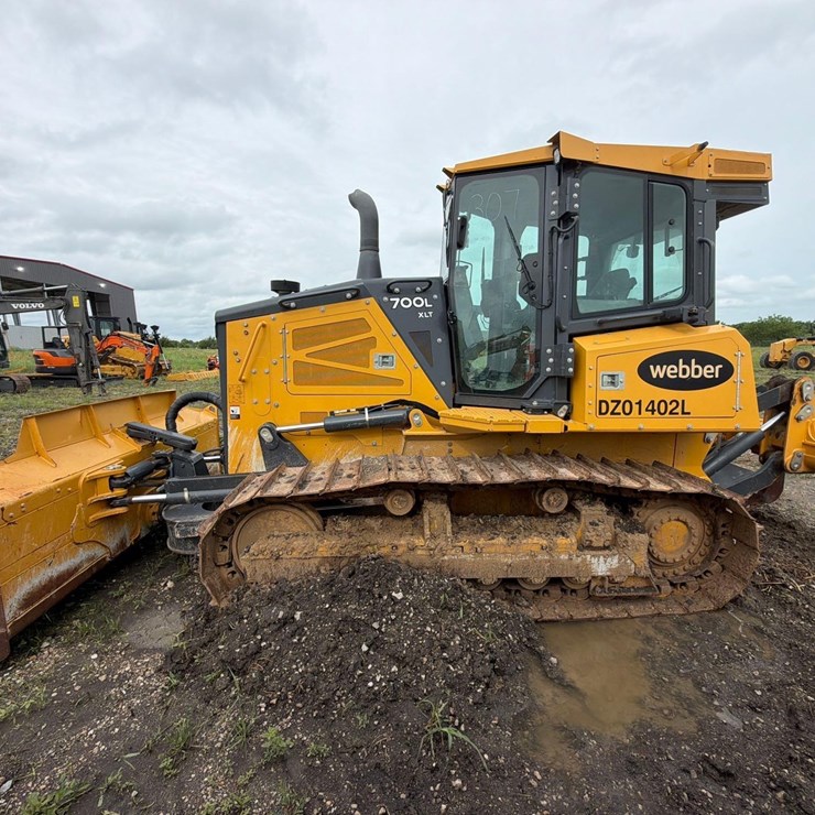 2022 DEERE 700L XLT