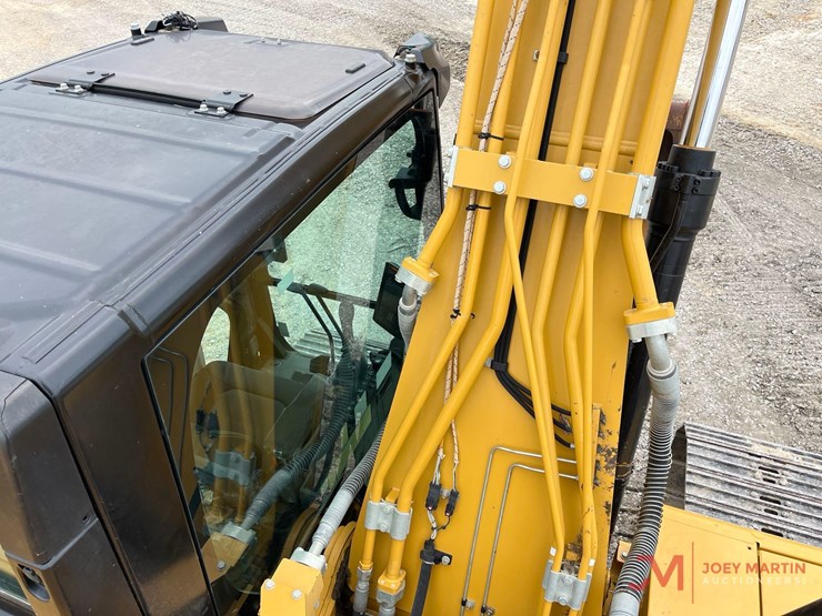 caterpillar-320-image-13