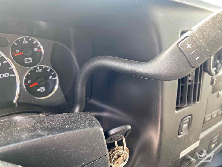 2011-chevrolet-express-2500-image-29