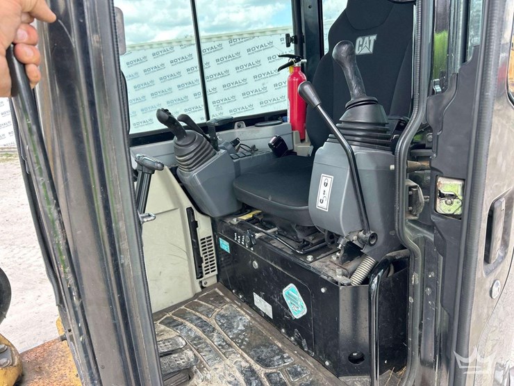 2013-caterpillar-305.5e-image-10