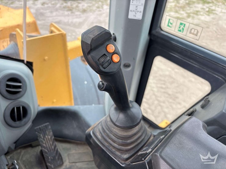 2019-deere-544l-image-35