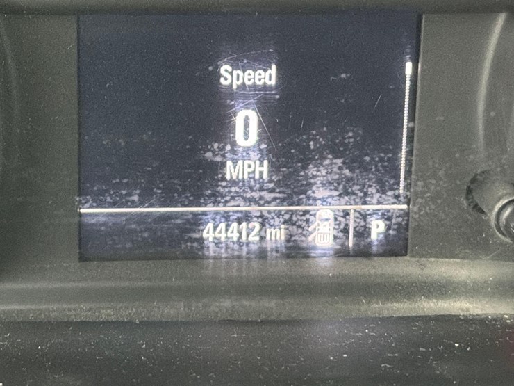 2022-chevrolet-3500-image-21