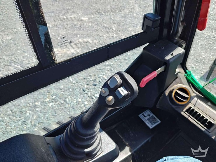 2024-jcb-3ts-8t-image-13