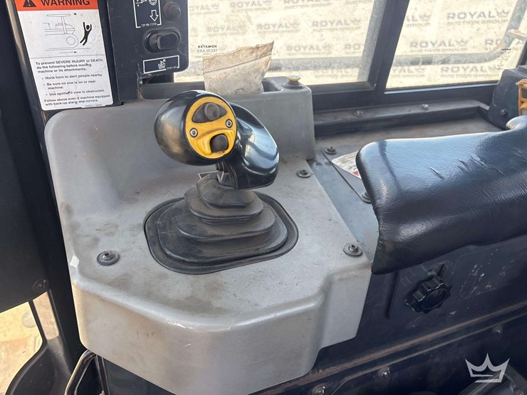 2018-komatsu-d51pxi-24-image-16