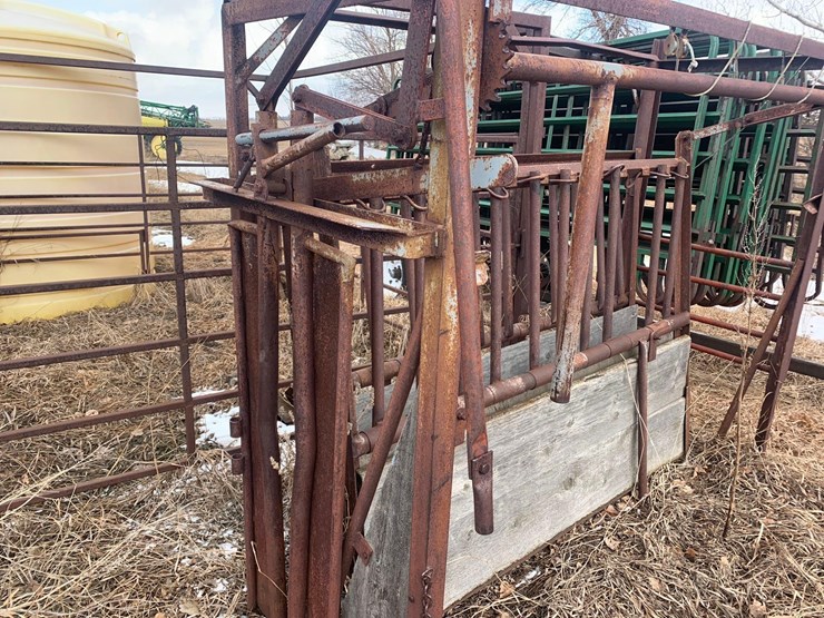 pearson-squeeze-chute-image-1