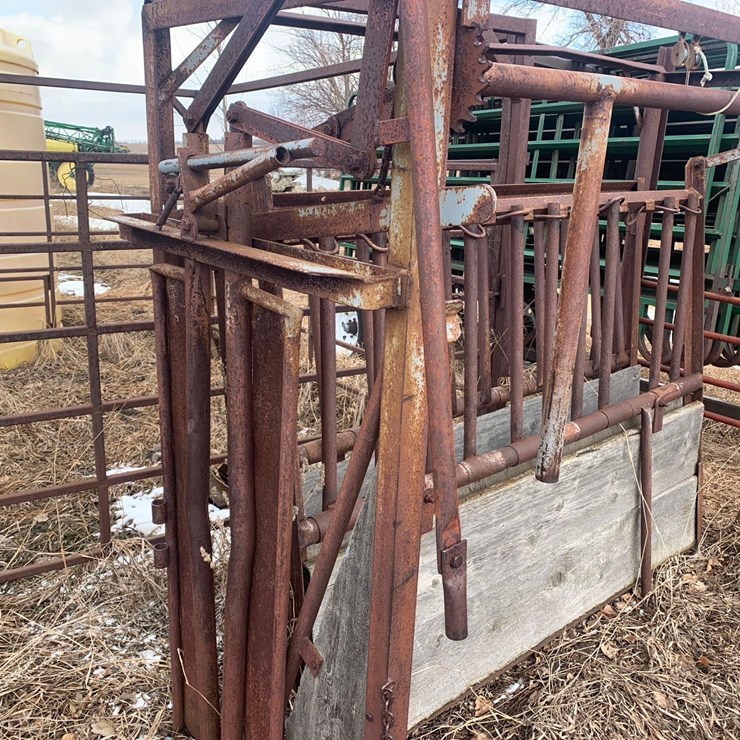 Pearson Squeeze Chute