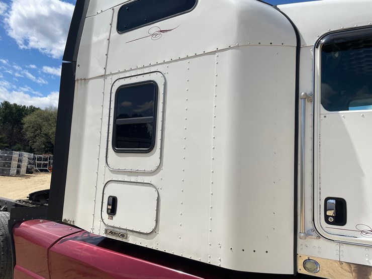 2013-kenworth-t660-image-25