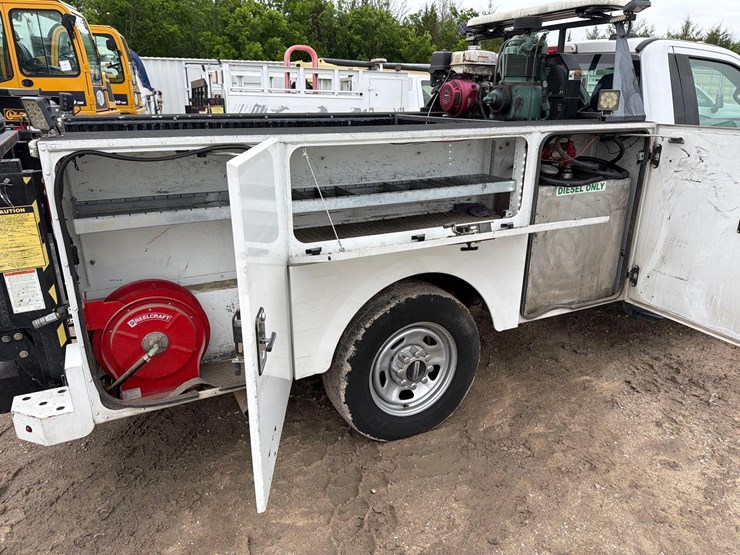 2021-ford-f350-image-8