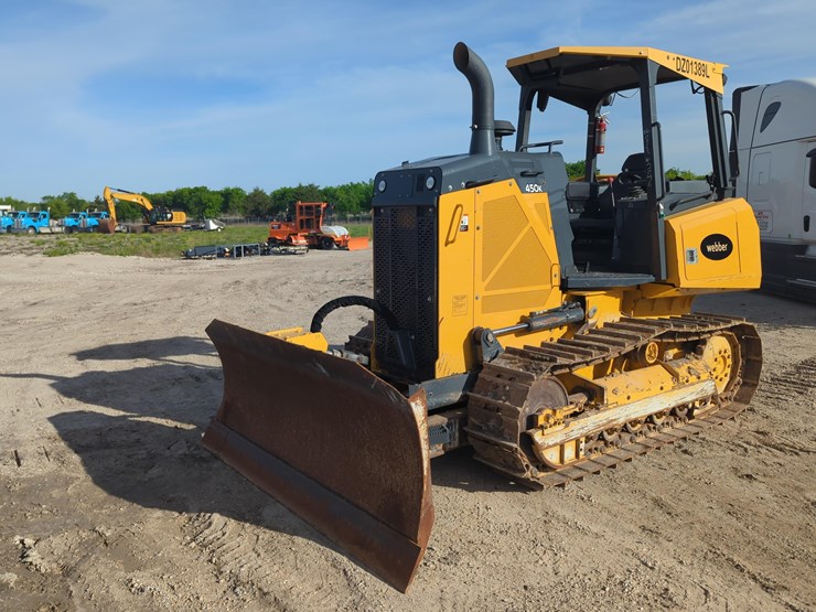 2022-deere-450-lt-image-2