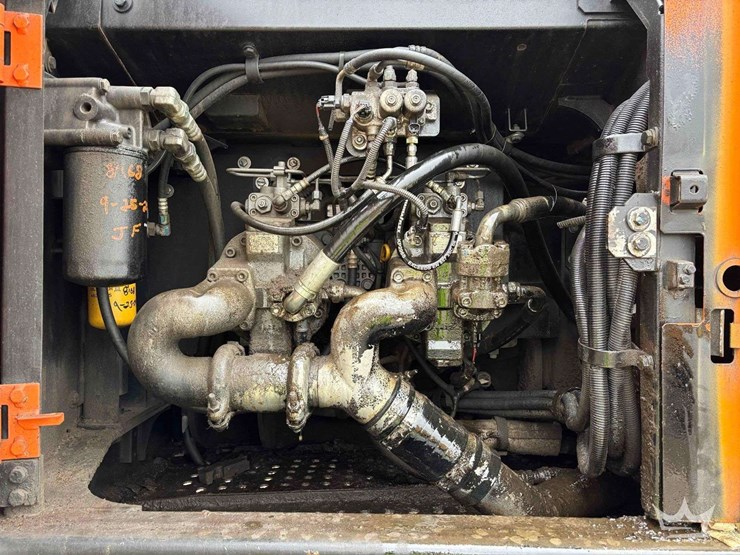 2018-hitachi-zx300-lc-6n-image-40