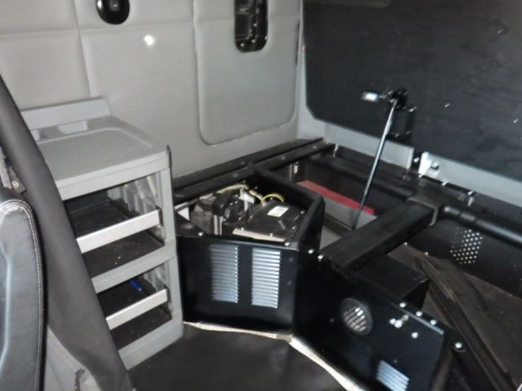 2022-kenworth-t680-image-17