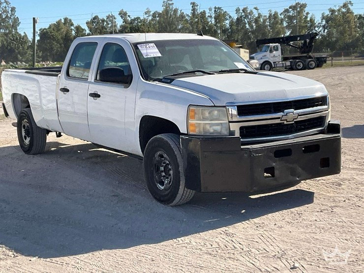 2009-chevrolet-silverado-2500-image-2