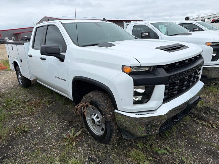 2023-chevrolet-2500-image-2