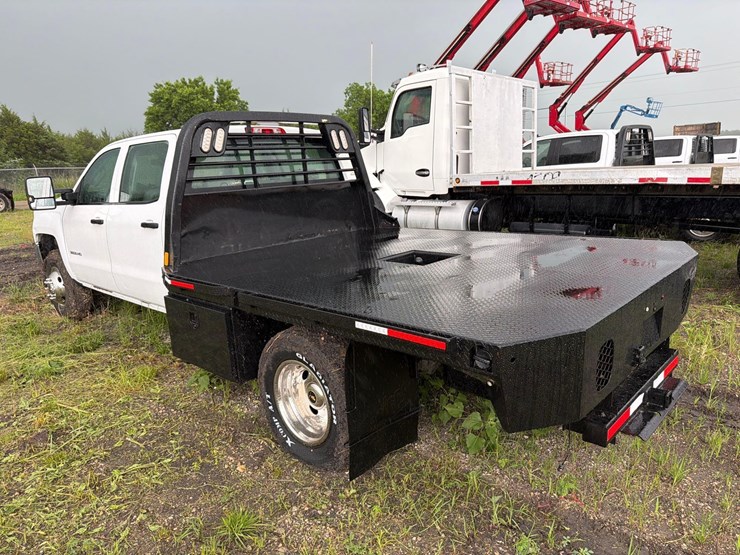 2018-chevrolet-3500-image-4