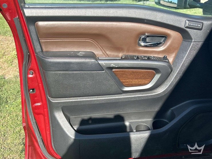 2016-nissan-titan-image-16