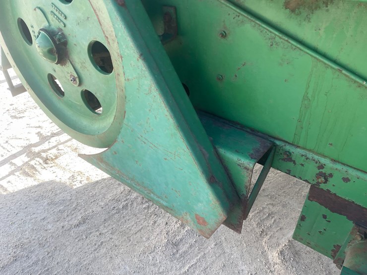 john-deere-337-image-29