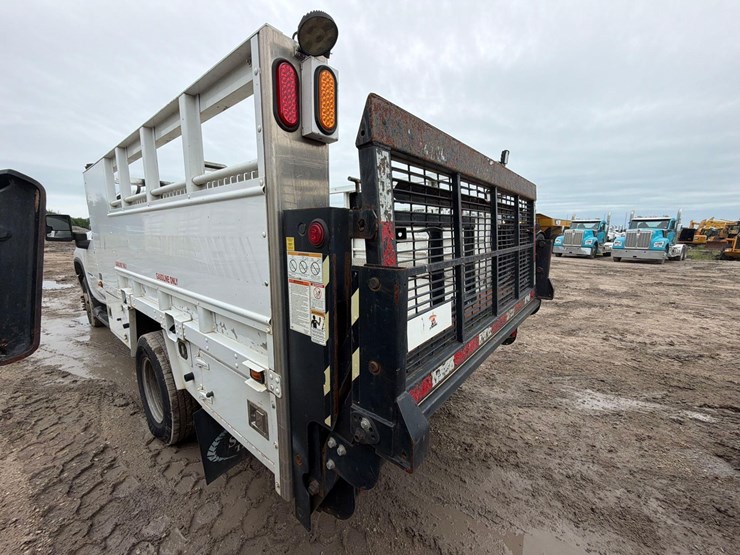 2021-chevrolet-3500hd-image-5