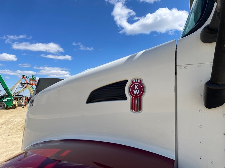 2013-kenworth-t660-image-39