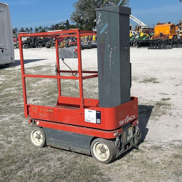 2017 SKYJACK SJ16
