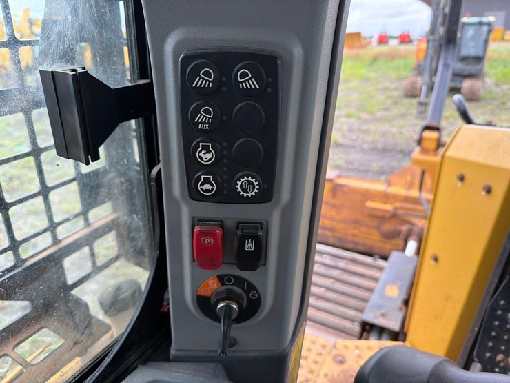 2021-caterpillar-d5-lgp-image-25