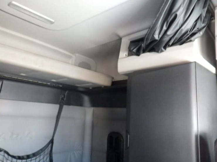 2019-freightliner-cascadia-126-image-5