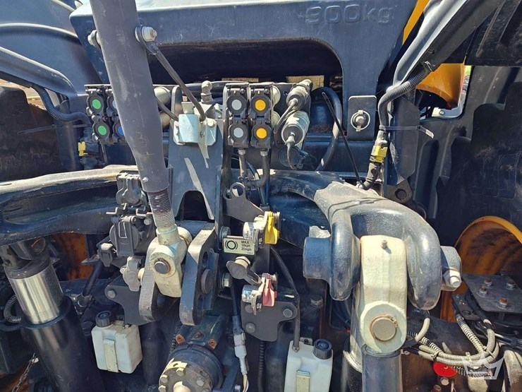 2022-jcb-fastrac-4220-image-32