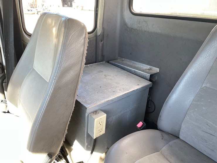 2003-freightliner-fl70-image-148