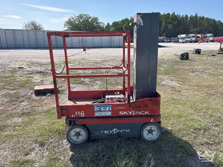 2017-skyjack-sj16-image-11