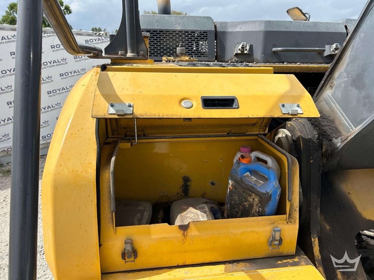 2016-deere-250g-lc-image-19