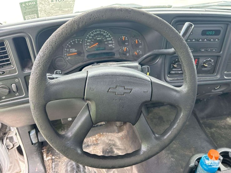 2004-chevrolet-silverado-1500-image-11