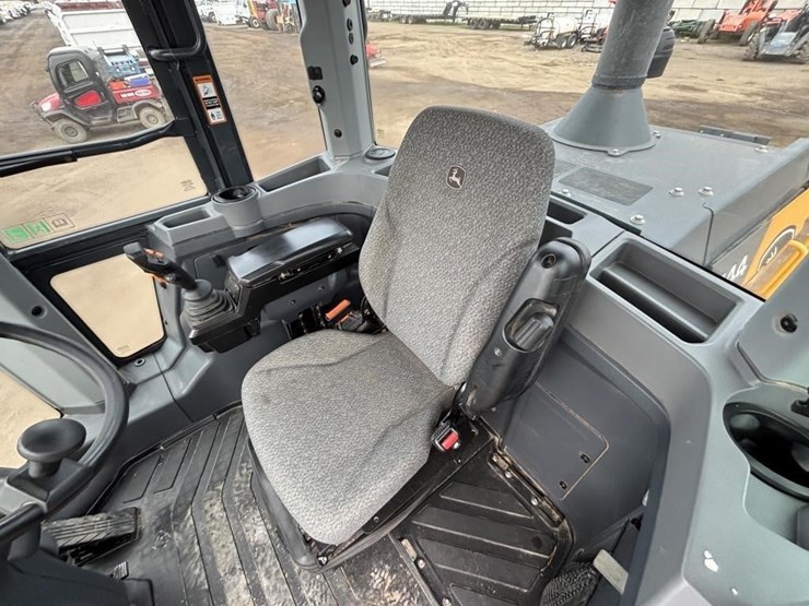 2023-john-deere-544-image-25